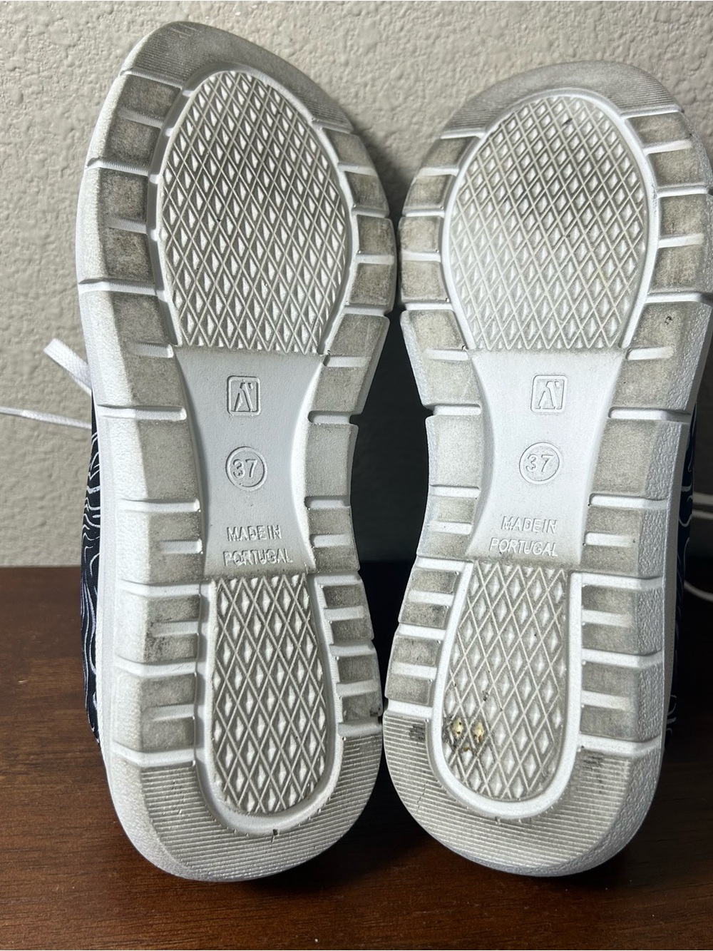 Arcopedico Sneakers Size EU 37 US 6.5 Black & White L76 Patterned Waves Casual - Picture 8 of 9
